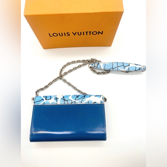LOUIS VUITTON Limited Edition Aqua Epi Leather Twist - Picture 2 of 14